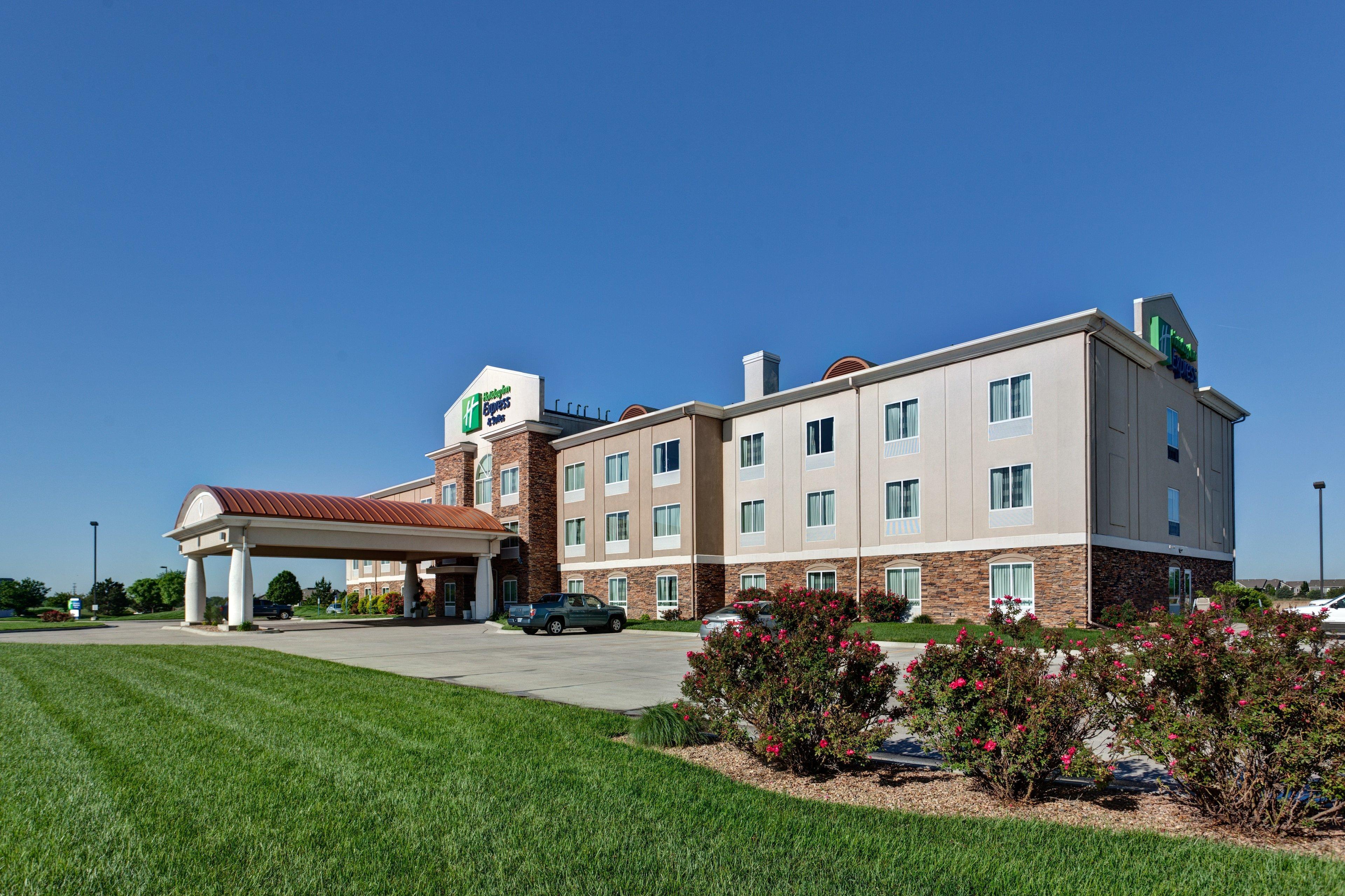 Holiday Inn Express Northwest Maize, An Ihg Hotel Exterior foto